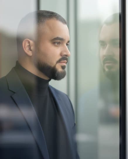 Cinematic Realistic Corporate AI photo style example on PromptKosh