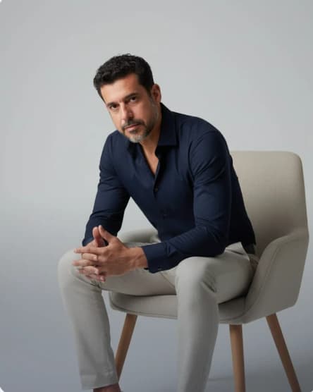 Foto masculina casual AI photo style example on PromptKosh