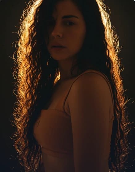 Profissional AI photo style example on PromptKosh