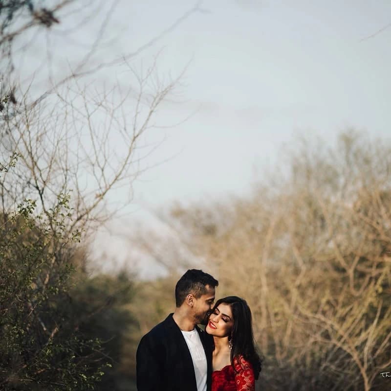 Candid Woodland Couple Portrait AI photo prompt example on PromptKosh